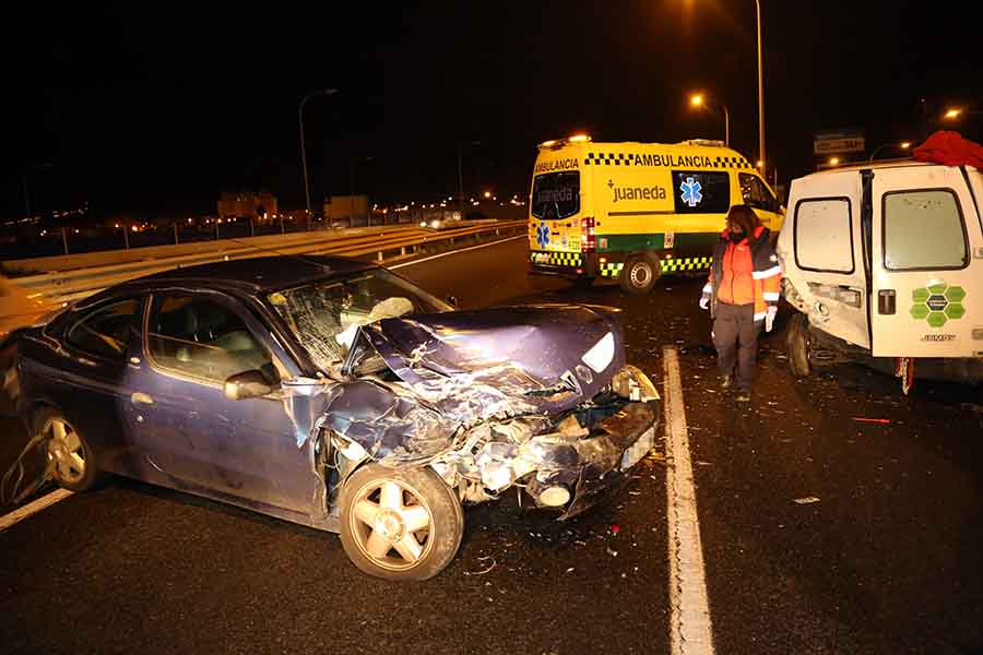 guardiacivil's tweet photo. Un abrazo al compañero de Palmanova #Baleares atropellado cuando auxiliaba en un accidente mientras iba a su trabajo
https://t.co/oIt9YWLybj https://t.co/vqu5DmbjhR