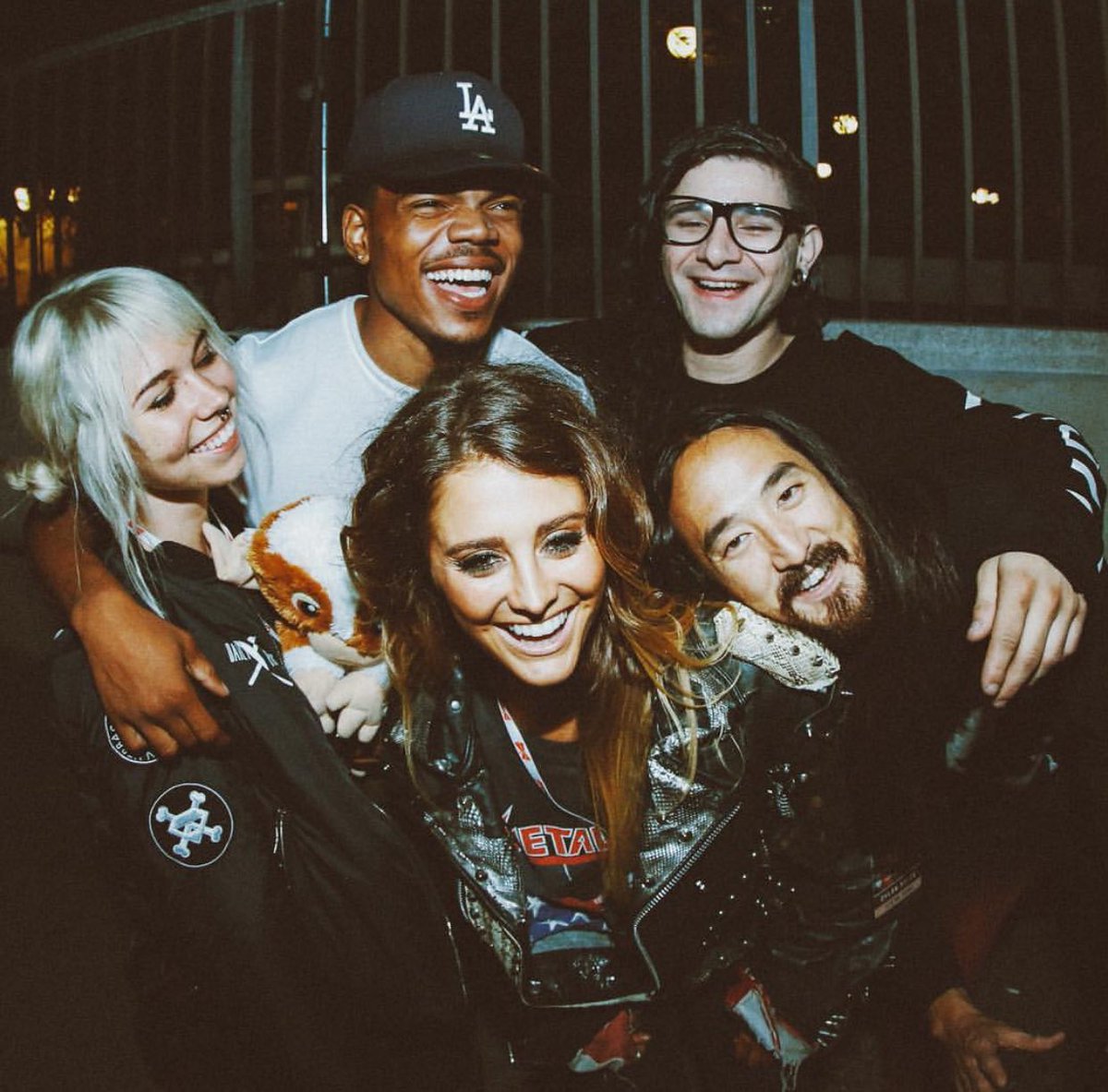 Makes me smile lookin at this throwback with my frenzzzz @Skrillex @chancetherapper @yomoxie @hi_mija https://t.co/y8rZgHxEy3