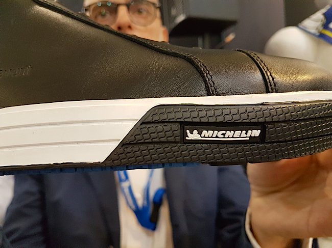 Claire_Dorland's tweet photo. .@Michelin innove en lancant des chaussures destinées aux chefs via @FoodandSens  https://t.co/jjjEaaVdSe https://t.co/2KTvU71K1S