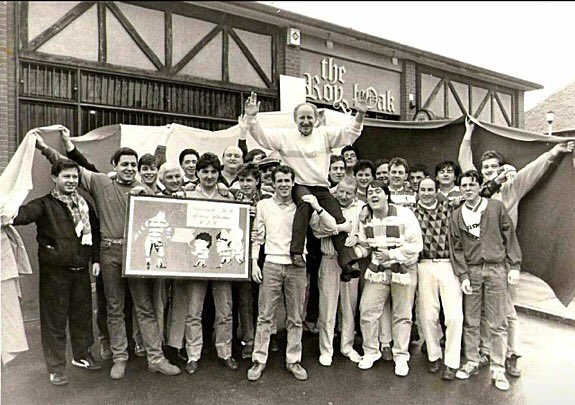 AlanHolmes1979's tweet photo. That your dad in this picture @bhrian1888?2nd row,3rd on right.vinny low😁#jimmyjohnstone #viewparkbhoy#celticsbestplayerever https://t.co/We8xc4bi8H