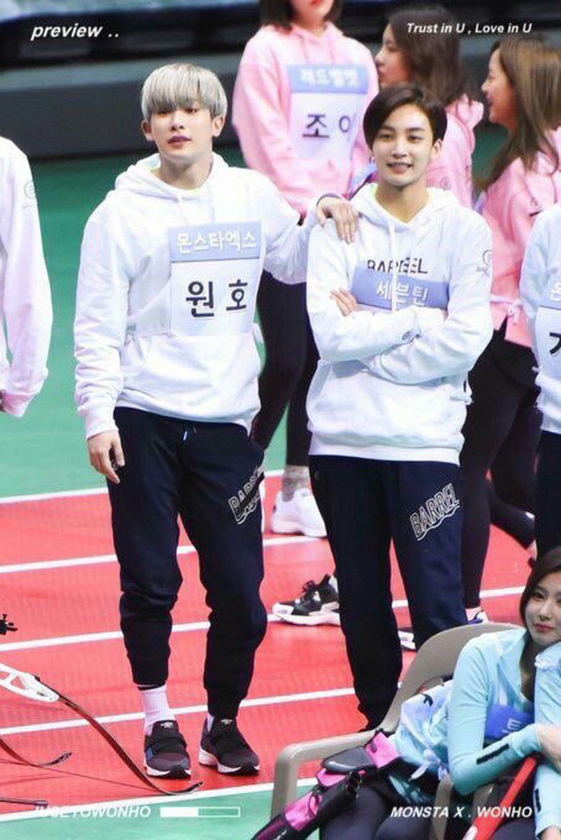 kor_celebrities's tweet photo. MONSTEEN = MONSTA X + SEVENTEEN。友情の証。。 「MONSTA X」のまとめLIVE： https://t.co/z6sHhnBGq8 https://t.co/AoJK1qGIjm