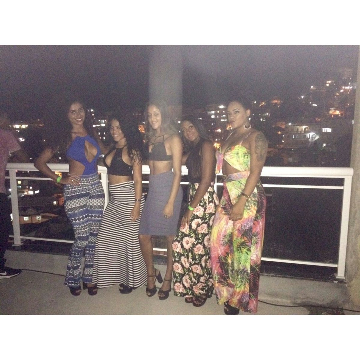 viickmaluf's tweet photo. Laje do neguinho👌
#soastops #Vidigal #vistadefrente #TonaLaje https://t.co/ZLsGeOQJdY