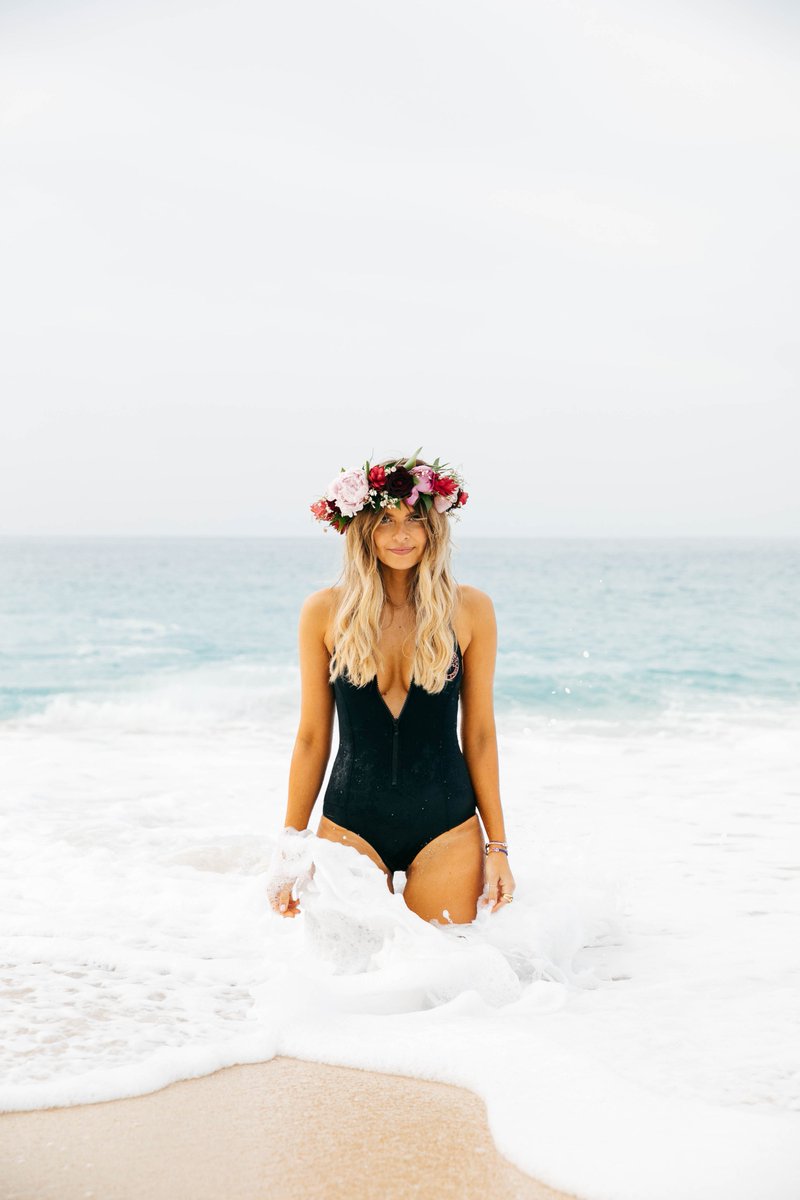 bbwomens's tweet photo. Those Oahu shories creating some beauty with @elle_ferguson. PC: @ladyslider https://t.co/plzV8OYQa7