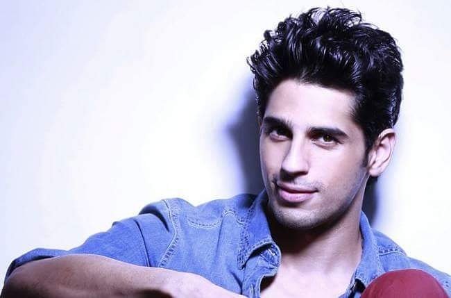 Happy Birthday to the very handsome Siddharth Malhotra!    
