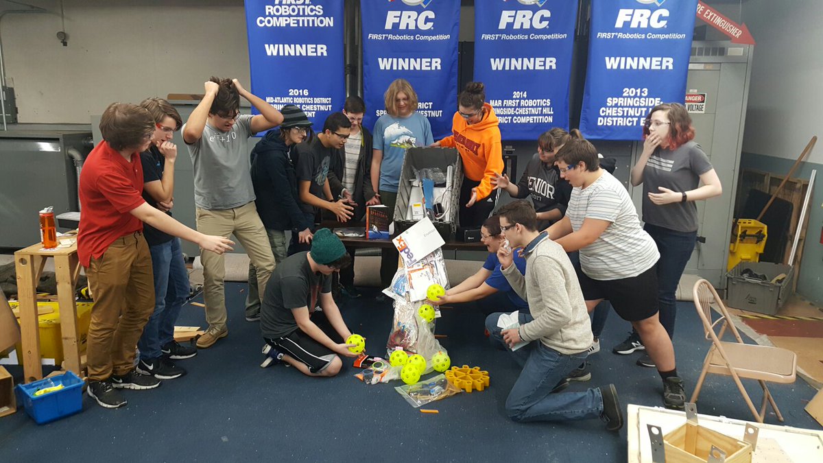 FRC225TechFire's tweet photo. An accidental opening of the kit of parts. Come on Michaela!!! #FedExContest #OMGrobots #FRC225 https://t.co/AfIS47tRVi