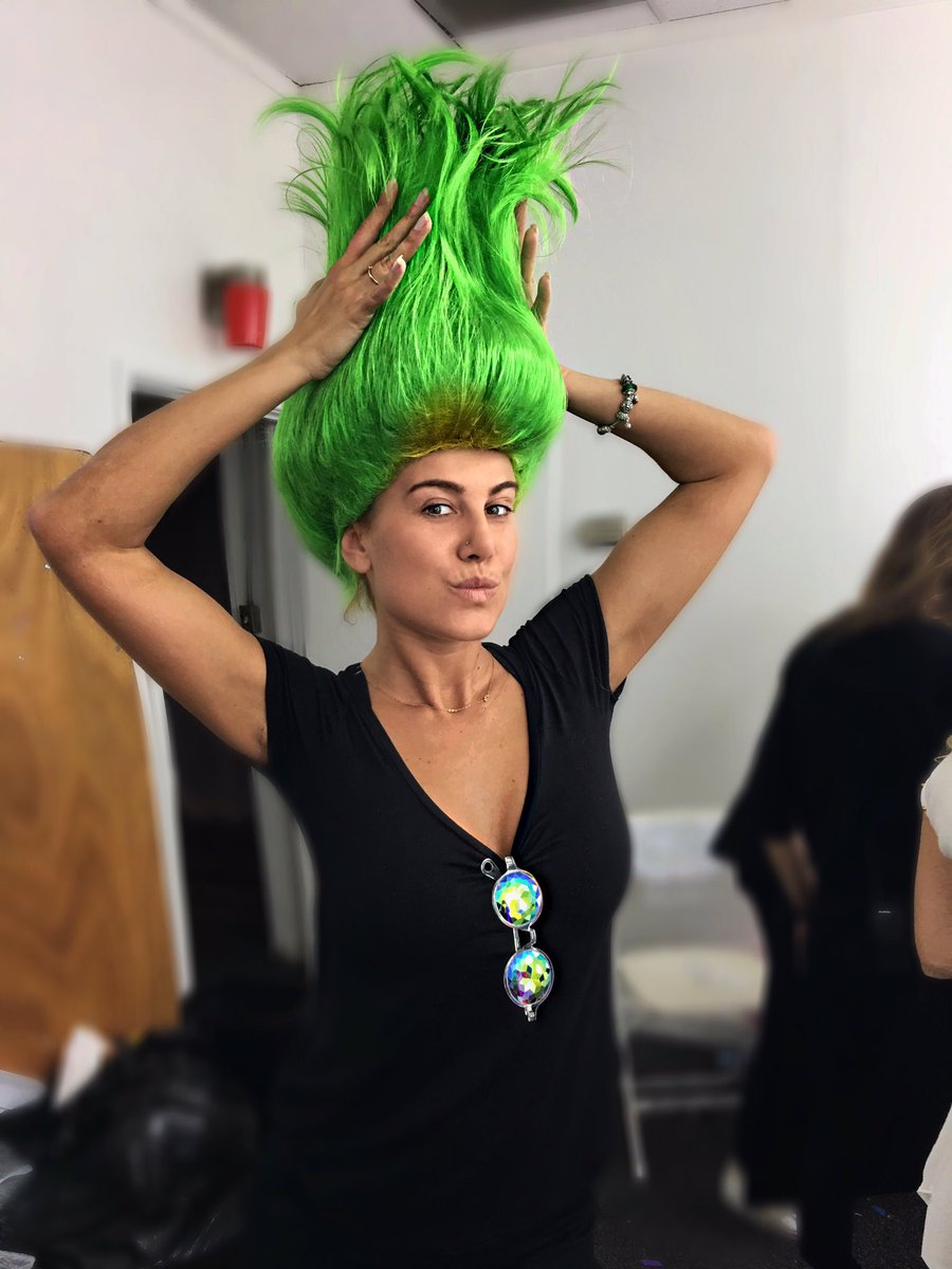 How is my new hairstyle?💁🏼 #hair #hairstyles #fun #party #trolls #justintimberlake #dancer #model #hollywood #love #grinch #lovemyjob #fit