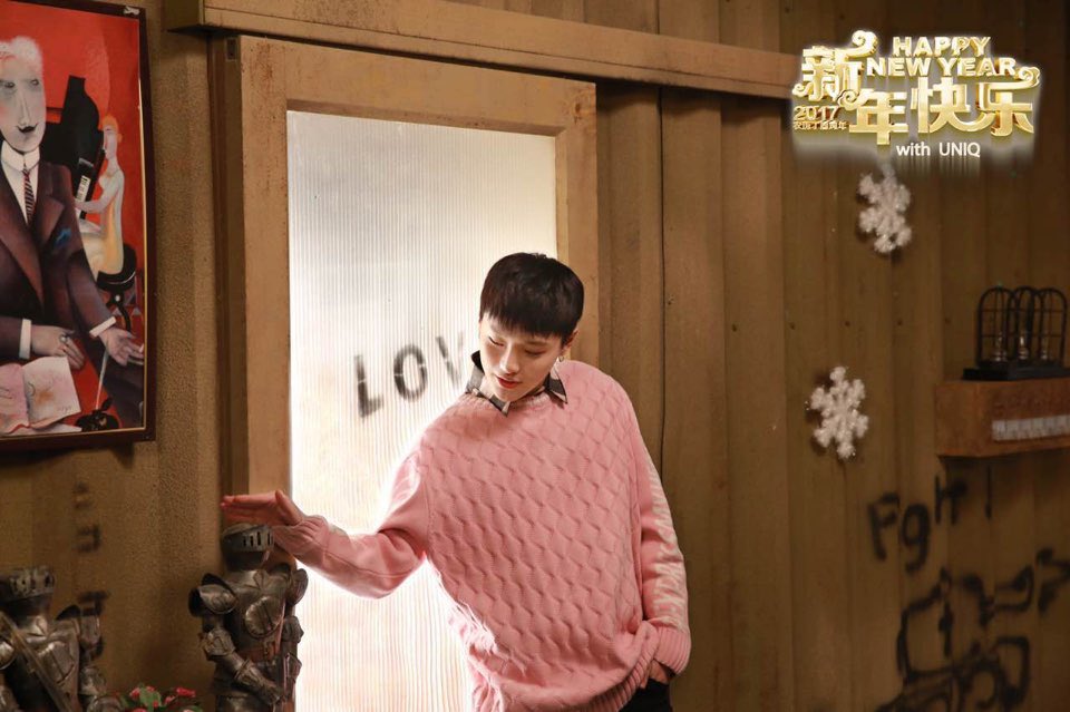 GAL5XY's tweet photo. [NOTICE] today's countdown member is pinkish seungyoun 💕 
 #HAPPYNEWYEAR2017  #UNIQ #SEUNGYOUN https://t.co/tt9GUlXNgz