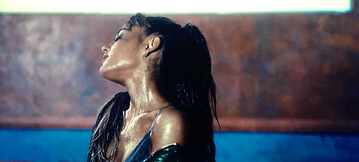 megrmiddleton's tweet photo. hi ariana grande is art that's all https://t.co/kvqI5sW00o
