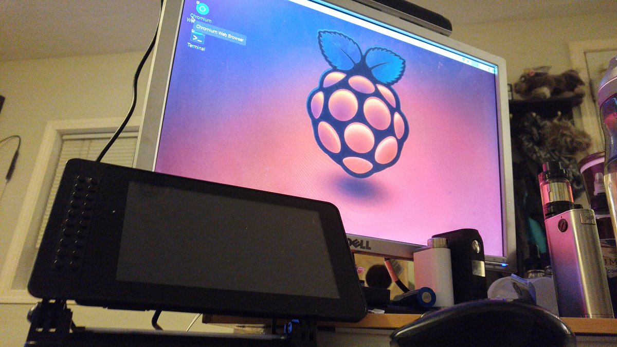 pilyfe's tweet photo. #pilyfe HQ 
pi kali box and my desktop 
#hak5 #RaspberryPi #Pentesting https://t.co/4beE2weZLq