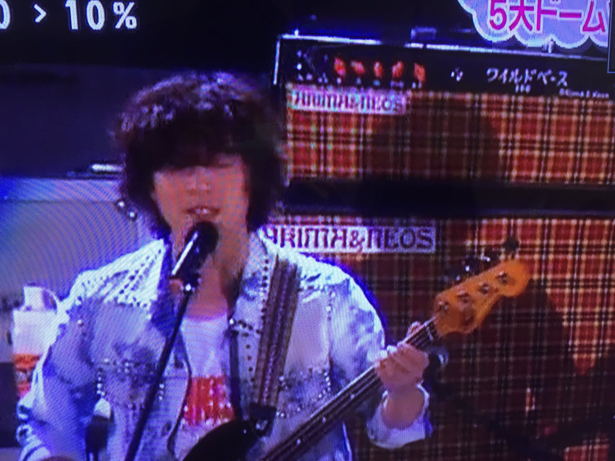 ゆいごん 丸ちゃんのベースアンプ おしゃれだなーってよく見たら オレンジのチェックだし ワイルドベース って書いてあるし笑 絶対自ら揃えたアンプだろうね 関ジャニsエイターテインメント 丸山隆平 ベースアンプ T Co Eovor9y3i9