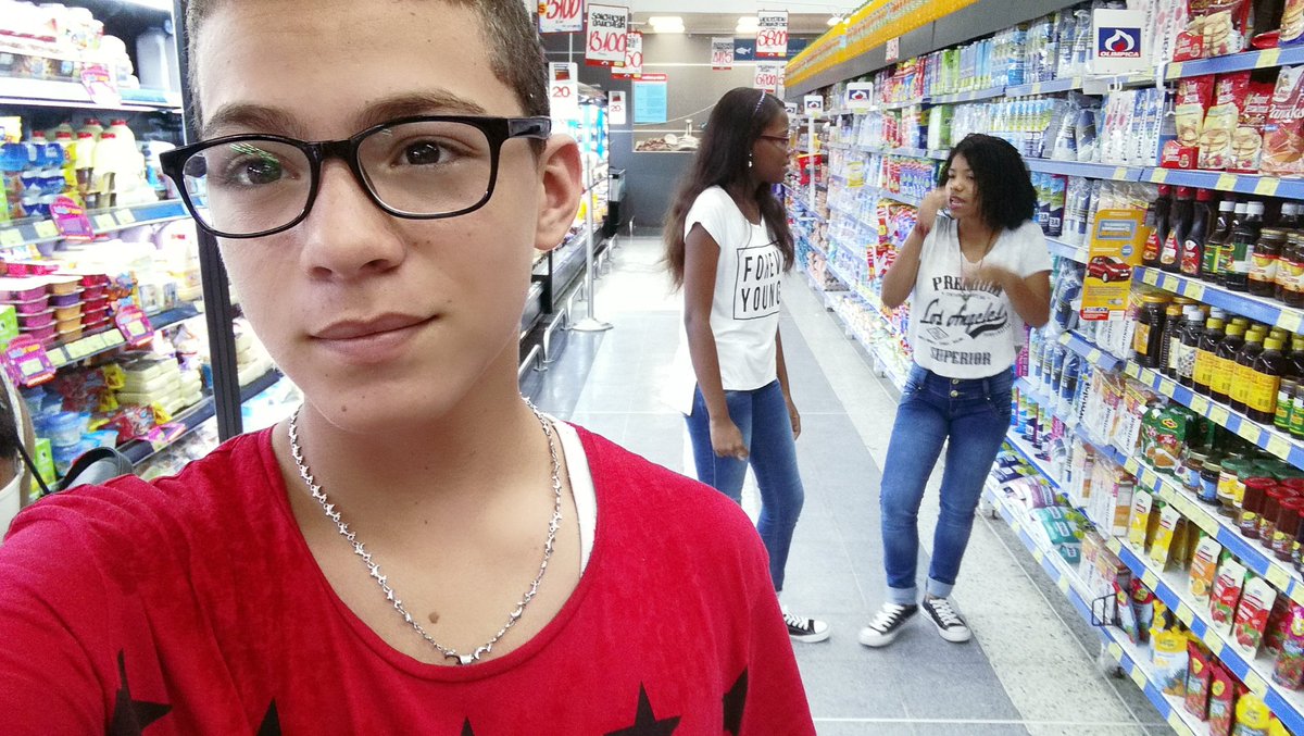 anonima34_'s tweet photo. 😂😂😂😂 nosotras aya atrás con cara de micos https://t.co/lmdX8BcPyT