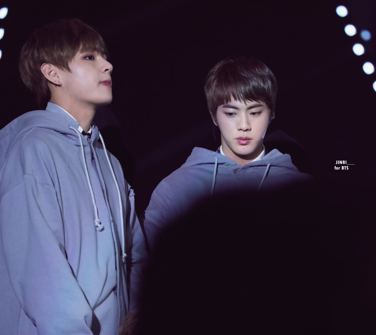Jinjin13000418's tweet photo. 170114  우리한테 남은건 환장하는일  #방탄소년단 #진 #석진 #뷔 #태형 #V #JIN https://t.co/UhVt5OxEqG