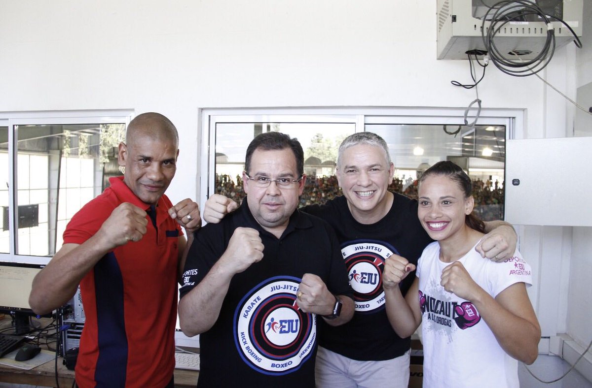 PastorZurlo's tweet photo. Gracias a todos los que participaron en #KnockOutALasDrogas hermosa tarde! Deporte, Familia y Fe. Mil Gracias! https://t.co/ri1QsDZ4iw