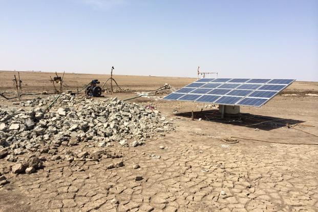 THEnergyNet's tweet photo. #India
#SolarPumping
Here comes the sun for salt workers in the Little Rann of Kutch
#Renewables #SolarDiesel #Solar
https://t.co/cOIawakCQs https://t.co/t2SMe28WpF
