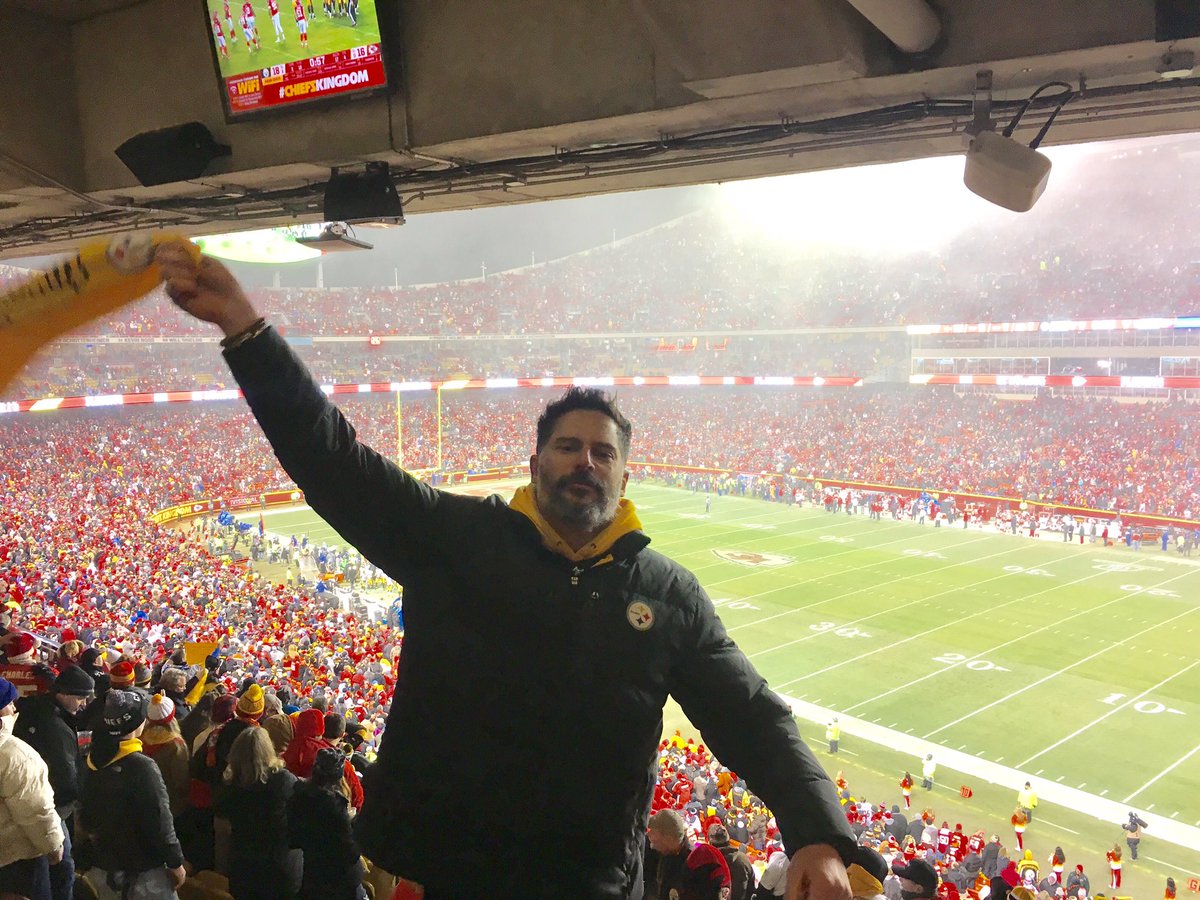 JoeManganiello's tweet image. In all seriousness, Kansas City has the best BBQ and nicest people I&apos;ve ever met. Thank you for the hospitality.

#TimeToSlayTheDragon
