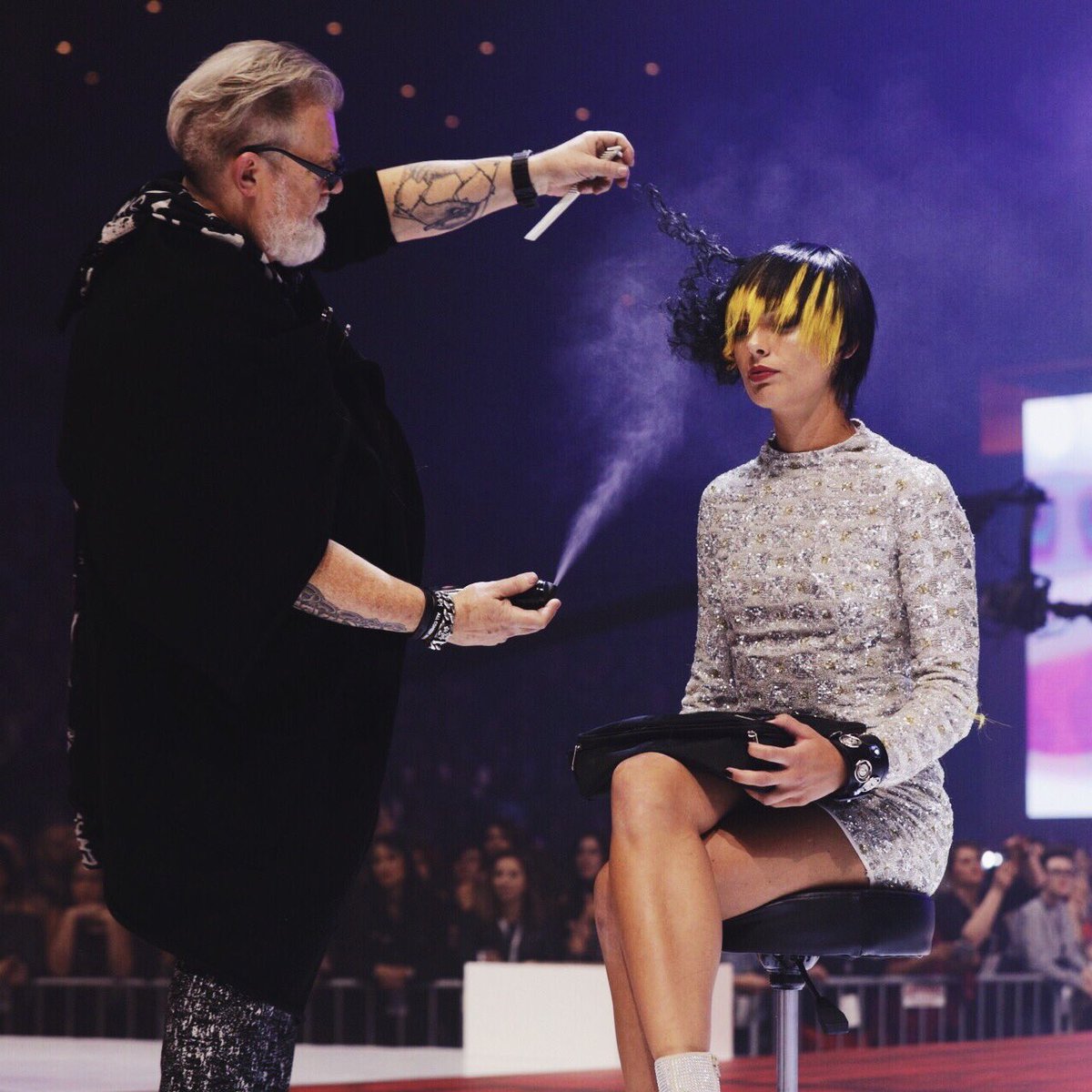 Redken5thAve's tweet photo. Chris Baran action shot ✅
Let #RedkenSymposium2017 begin ✖️🖤 https://t.co/hSOR0oTrqI