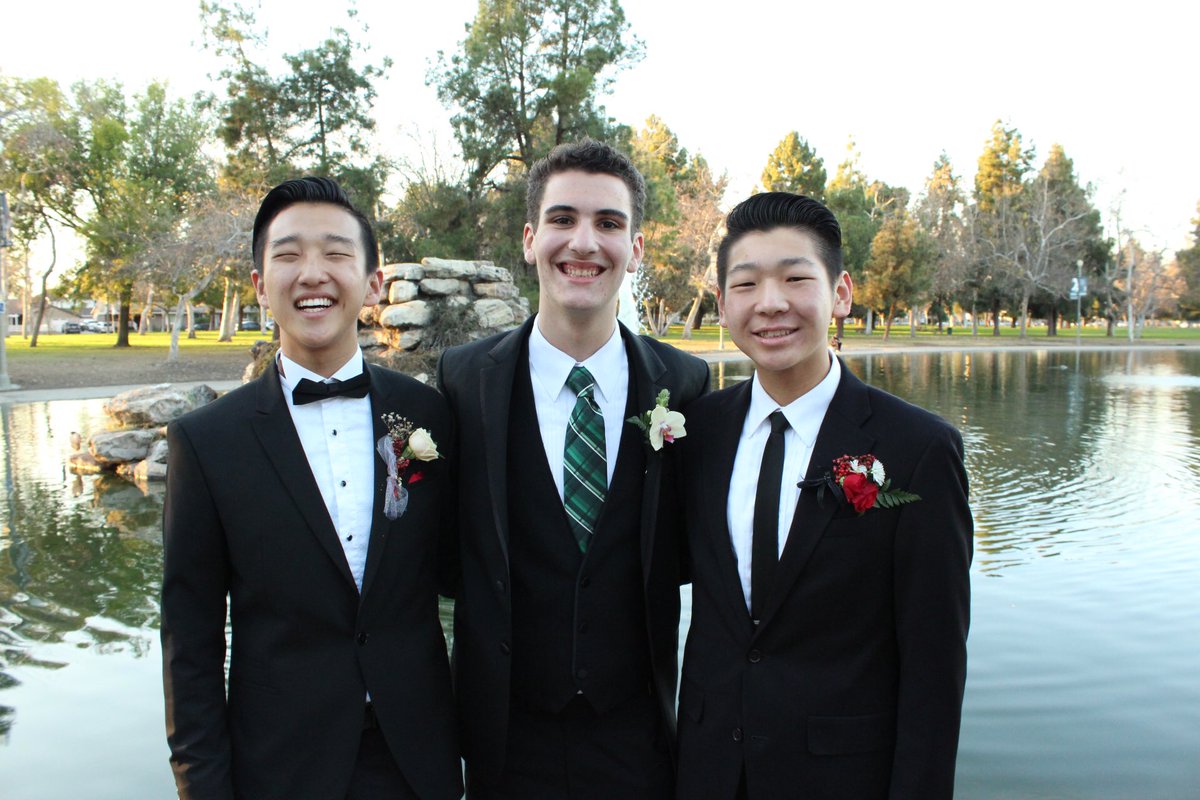kaiser1021's tweet photo. I'm sad that I can't call Lily my formal date https://t.co/Vr6pEhLWrn