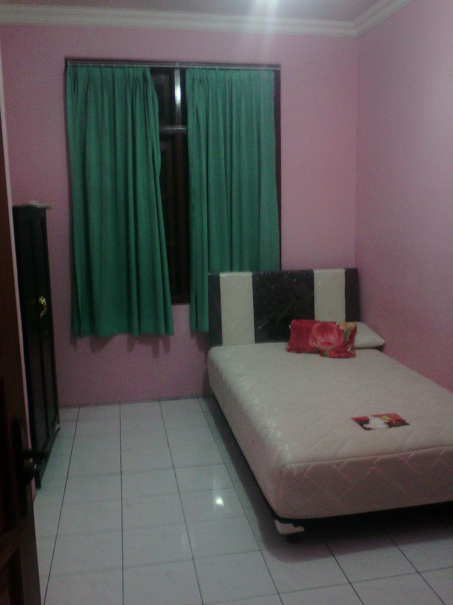 y_mboke's tweet photo. @jasacarikost @infokostmalang  Kosong 2kamar muslimah only cp.350-400/bln bayar bulanan free wifi https://t.co/lHKjDdjyXc