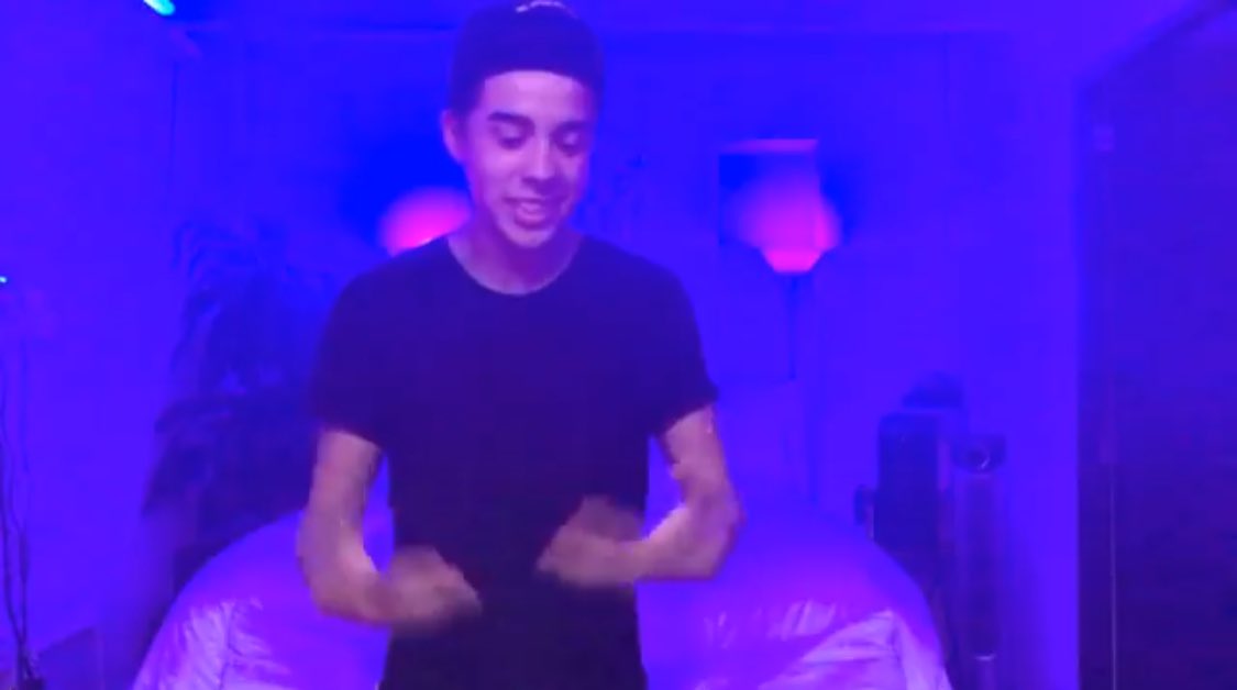 kaorygall12's tweet photo. @mariobautista_ #MeDesveloConMB 
Siempre se me olvidan mis problemas cuando te veo..
Me haces la más feliz!
Eres un ángel caído del cielo..💕 https://t.co/9YgyCDtx0t