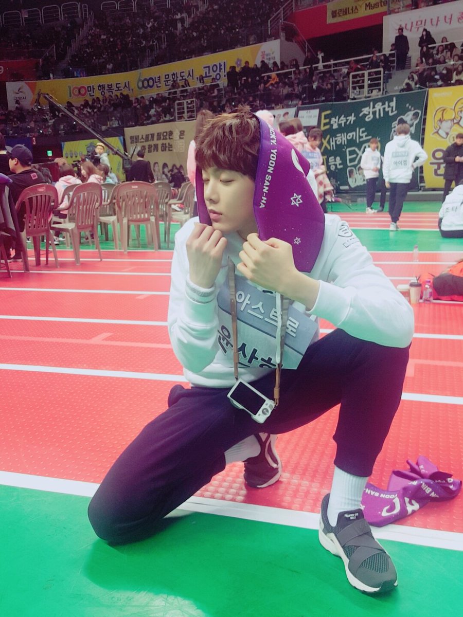 offclASTRO's tweet photo. 우린 아육대에서도 하이패션을 추구한다~☆ 이친구들 멋있구만~☆ 
#아스트로 #아로하 #하이패션 
#아육대 #진작 https://t.co/04SWw3B6Ul