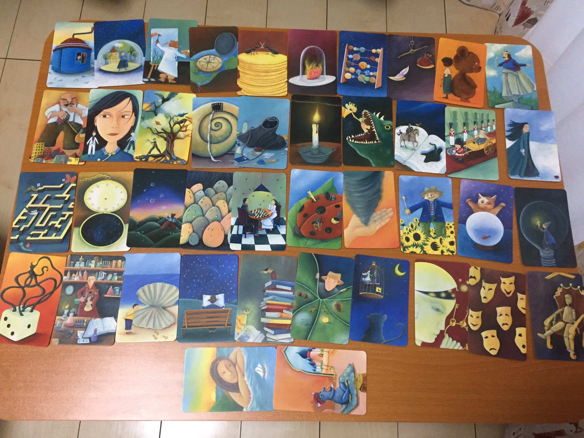 Dixit ディクシット Dixitは拡張を混ぜてしまうと どの絵がどの拡張から登場したカードなのかわからなくなりますので 画像にまとめてみました まずは こちら Dixit 無印の84枚です Dixit ディクシット Dixitは拡張を混ぜてしまうと どの絵がどの拡張から登場したカードなのかわからなくなりますので 画像にまとめてみました まずは こちら Dixit 無印の84枚です