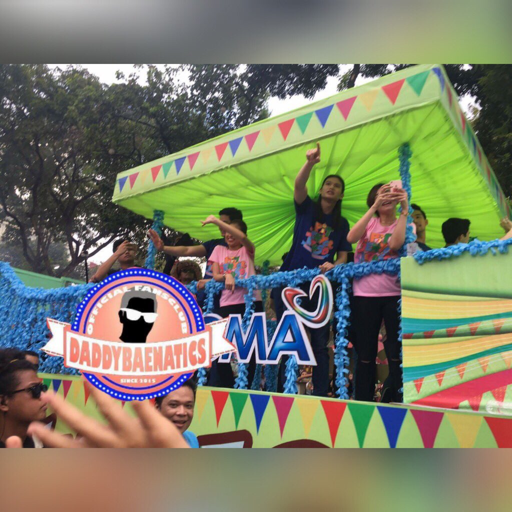 DBAEnatics_CBU's tweet photo. Alden and Maine sa Sinulog Cebu '17. Kaway kaway lang mga mahal ko! -D

#ALDUB18thMonthsary https://t.co/g6xUSvVqG5