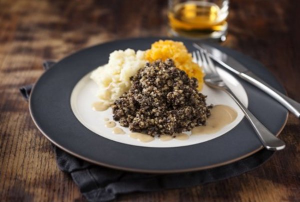 JillianMcEwan_'s tweet photo. GUIDE: How to have a Braw Burns Supper at home https://t.co/IWP6HCFtNp #BurnsNight #ScotFood #Homedelivery #BurnsMenu https://t.co/VTbV3bsaCz