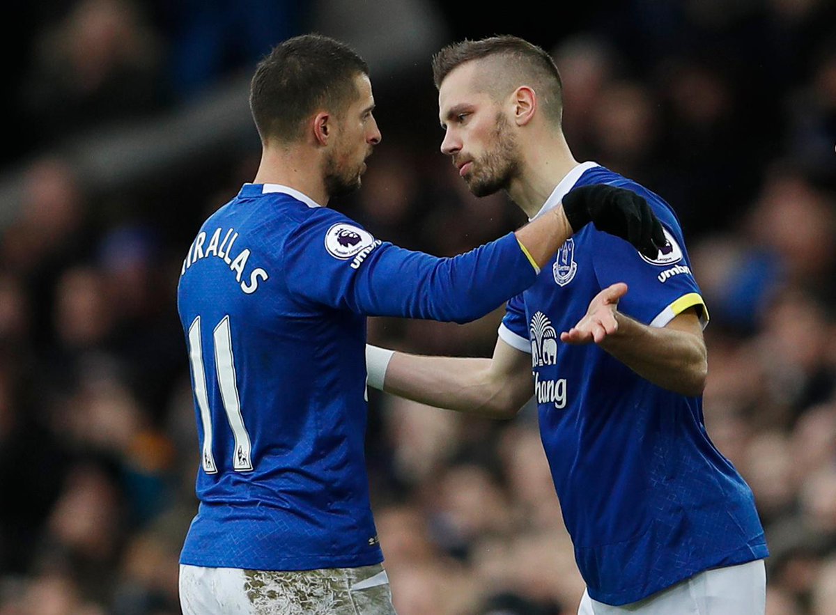 footballicious's tweet photo. Sedangkan #ManchesterCity turun ke posisi 5 setelah secara mengejutkan dibantai oleh #Everton. Morgan #Scheiderlin melakukan debut https://t.co/tXMB81FvVX