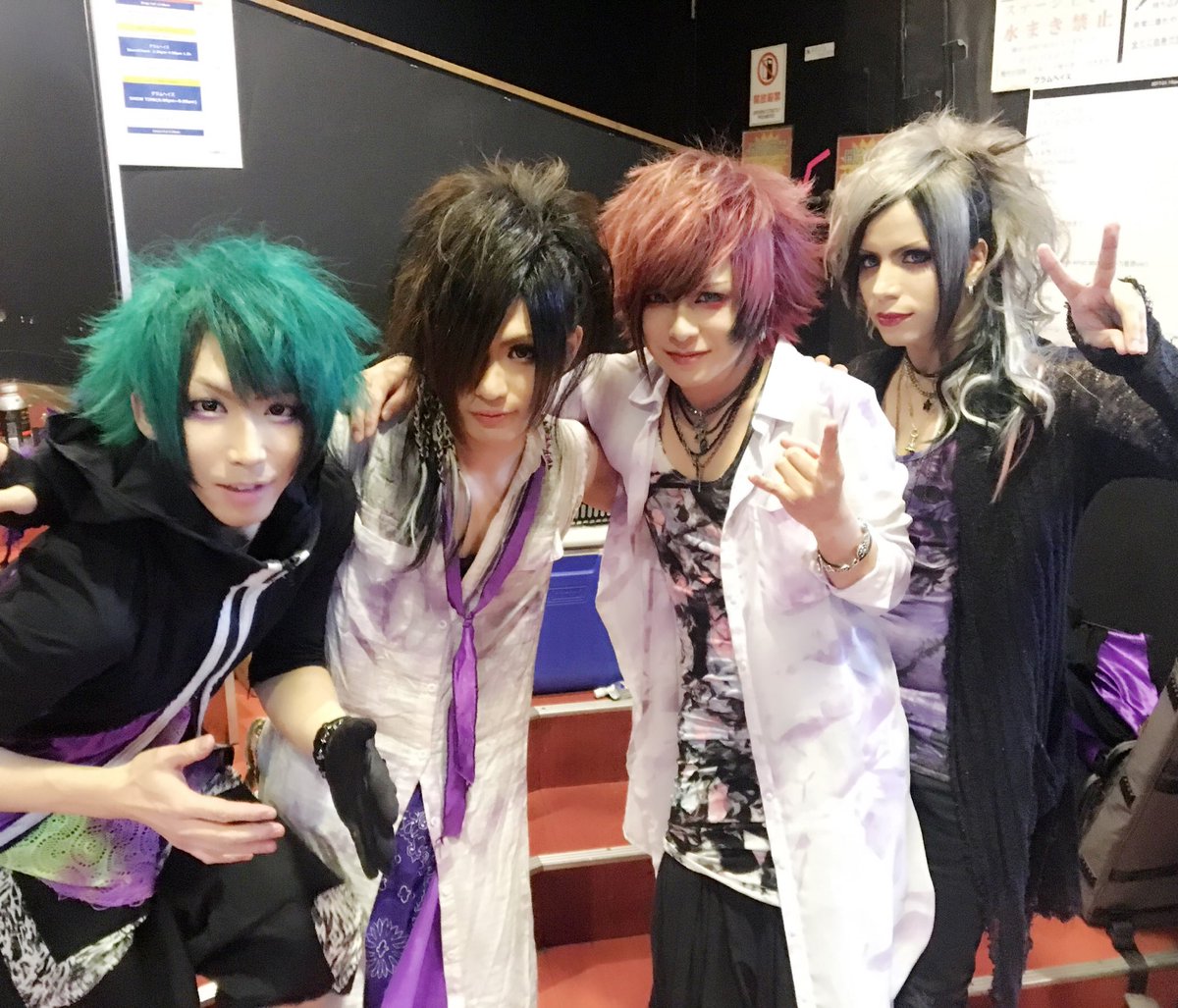SHIBUYA_REX's tweet photo. 昨日、グラムヘイズラストワンマンありがとうございました!!
REX当初から関わっていたバンドだけに寂しい気持ちもありますが、5人でのステージが見れて嬉しかったです。
本当に良い笑顔してました!!
また会いましょう( ¨̮ ) https://t.co/PK8pX26YpM