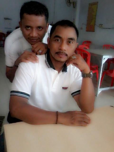 Susanto69248694's tweet photo. Yaa allah jangan kau pisah kan persodaran kami berdua ..canda tawa kami dulu berdua.. sekarang tgl kenangan.. https://t.co/F2I1AQ0v5u