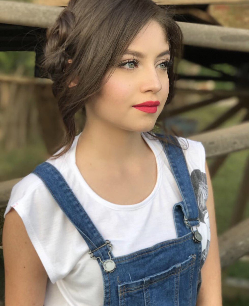 karolsevilla tweet picture