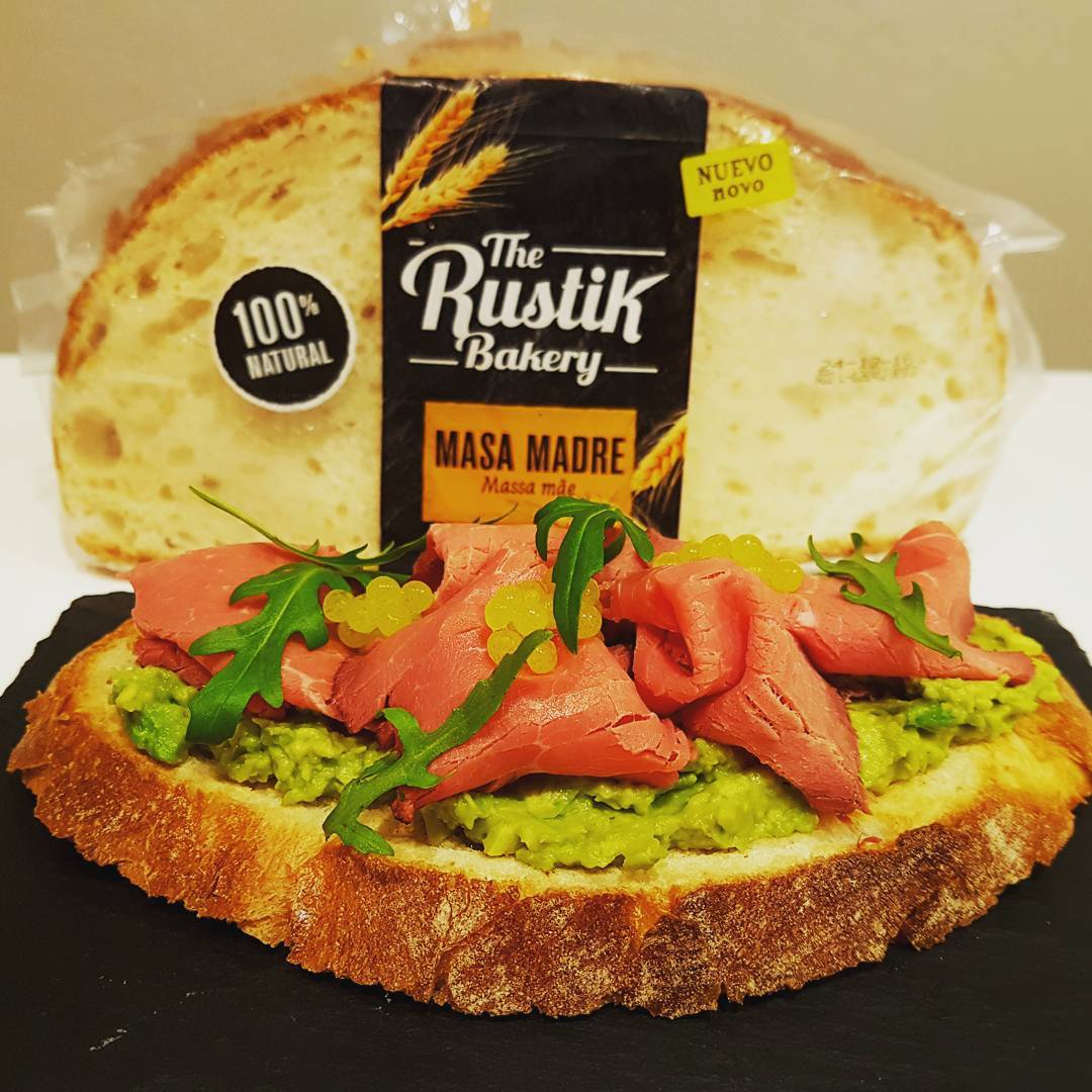 TheRustikBakery's tweet photo. Empezamos semana con esta #TostaRustik ganadora del concurso #TheRustikBday de Pimpampili (IG) ¡Buenisima! https://t.co/FET7POszqk https://t.co/ZvI6Y4NrXm