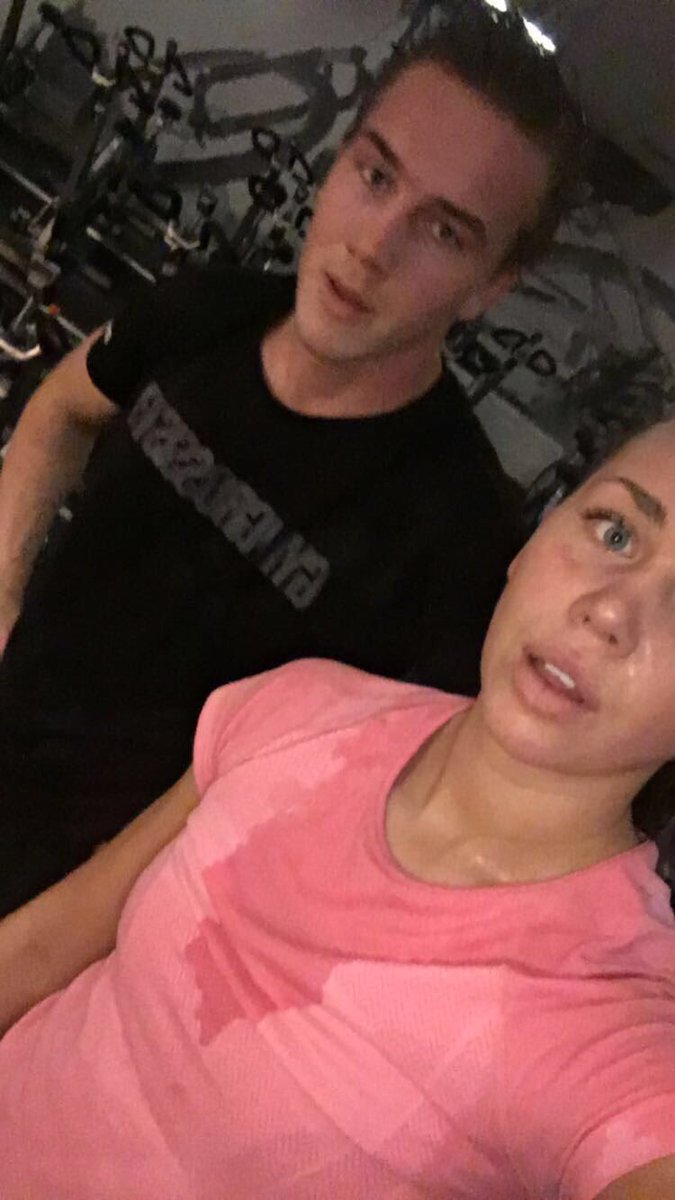 Om någon skulle missa att vi är syskon kan man bara kolla hur vi ser ut när vi har tränat, generna finns trots allt