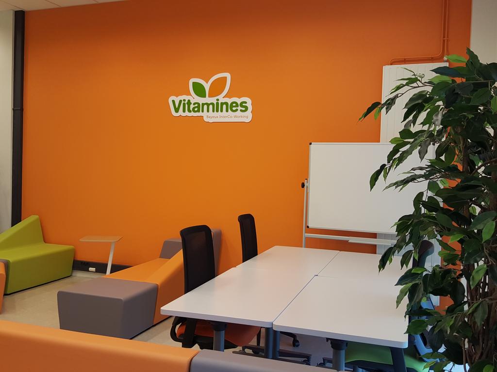 IAdam21's tweet photo. Découverte de @vitaminesbayeux #coworking #pepiniere #fablab Merci Marie-Pierre Teillant pour l'accueil ponctuel😉🕐 #bayeux #intercom https://t.co/m4T0a0E9ie