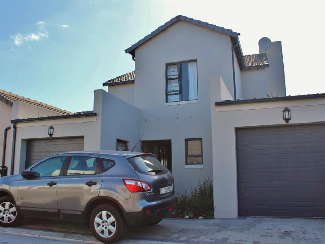 Neo_Estates's tweet photo. Lovely 3 bedroom home for sale at R2 420 000 in #BurgundyEstate, #CapeTown. Info: https://t.co/Jg8rPKiyap #NeoEstates #property #house https://t.co/31RtHd7Ysh