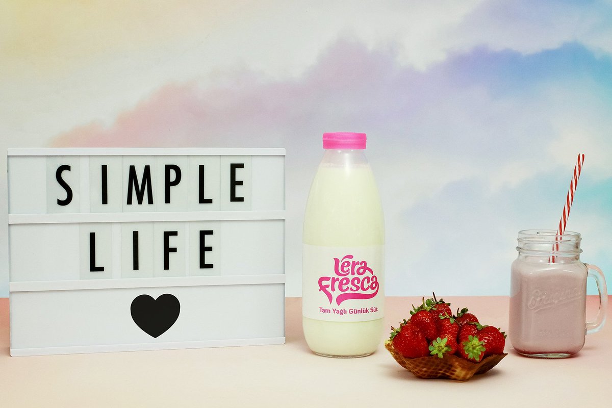 Nefis çilekler ve L'era Fresca günlük süt ile hazırlayacağın çilekli süt, haftaya doğal bir başlangıç için harika bir fikir! 😋🍓