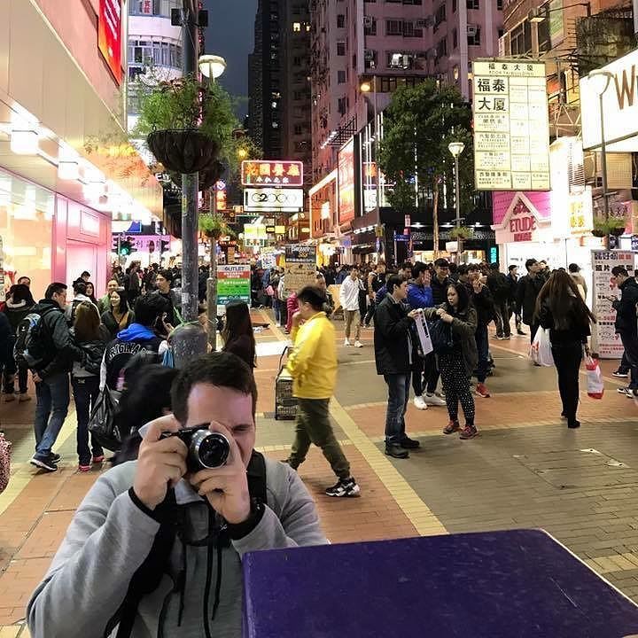 VincentEmond's tweet photo. In action! Thanks to @ericdelaloy! #sonyalpha #zeisslenses #hongkong #causewaybay #hongkon… https://t.co/hJZrtSZbU9 https://t.co/ep2MfWKRfE