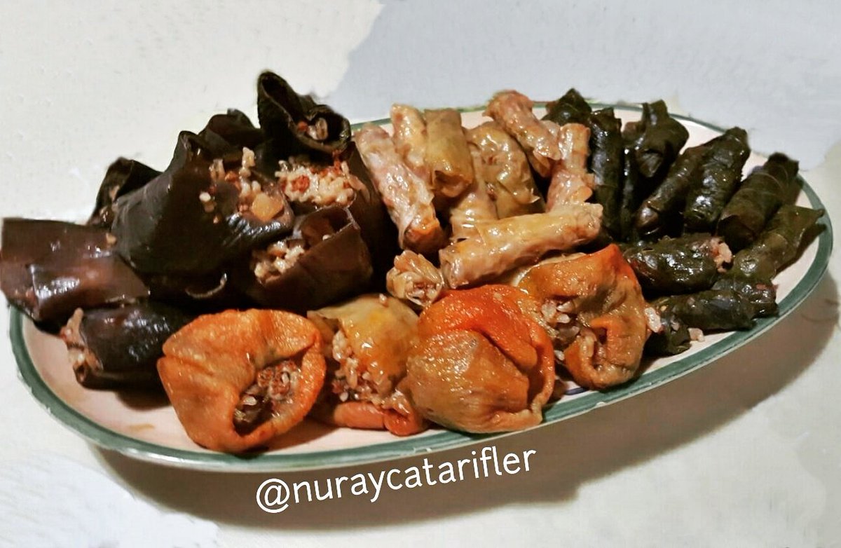 nuraycatarifler's tweet photo. @nuraycatarifler #nuraycatarifler #kiymali #kurubiber #yaprak #lahana #kurupatlican #dolmasi #kurubiberdolmasi #good https://t.co/Dy2zlA3WlN