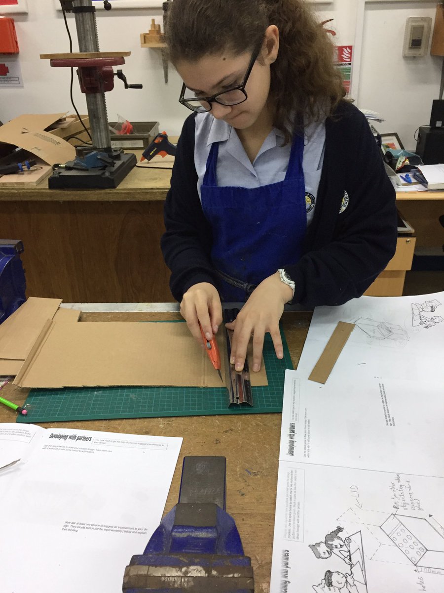 BSAKTechnology's tweet image. #BSAKY7 Modelling design ideas using card in DT today #cardmodelling #card modelling #DTassoc