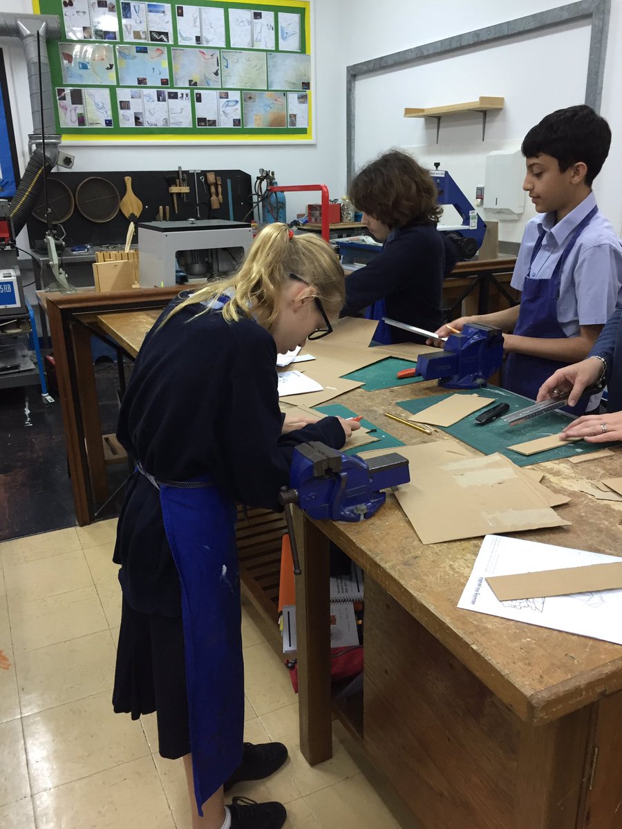 BSAKTechnology's tweet image. #BSAKY7 Modelling design ideas using card in DT today #cardmodelling #card modelling #DTassoc