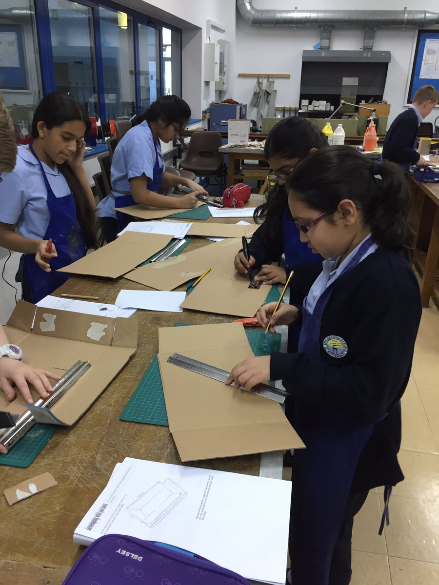 BSAKTechnology's tweet image. #BSAKY7 Modelling design ideas using card in DT today #cardmodelling #card modelling #DTassoc