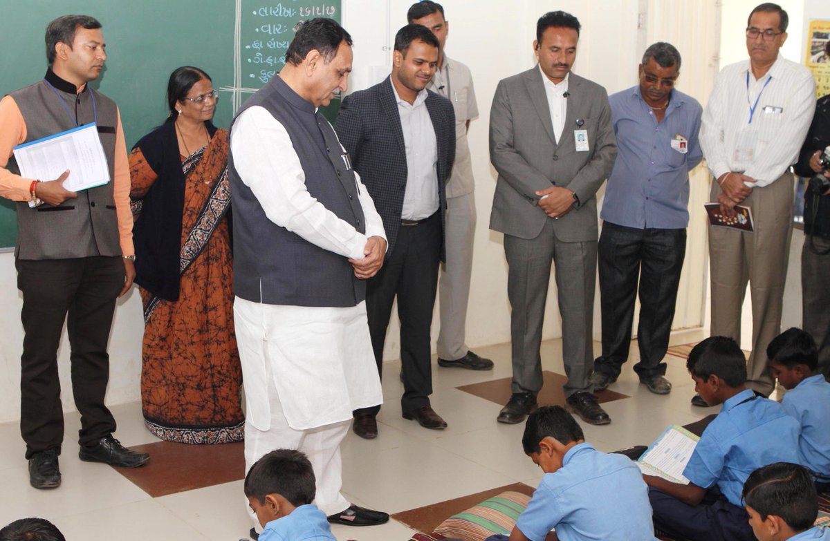 CMOGuj's tweet photo. Guj CM visited primary school at Kalasar village of Chotila taluka in Surendranagar district today &amp; launched 7th edition of #Gunotsav drive https://t.co/Y28vOHb7oB