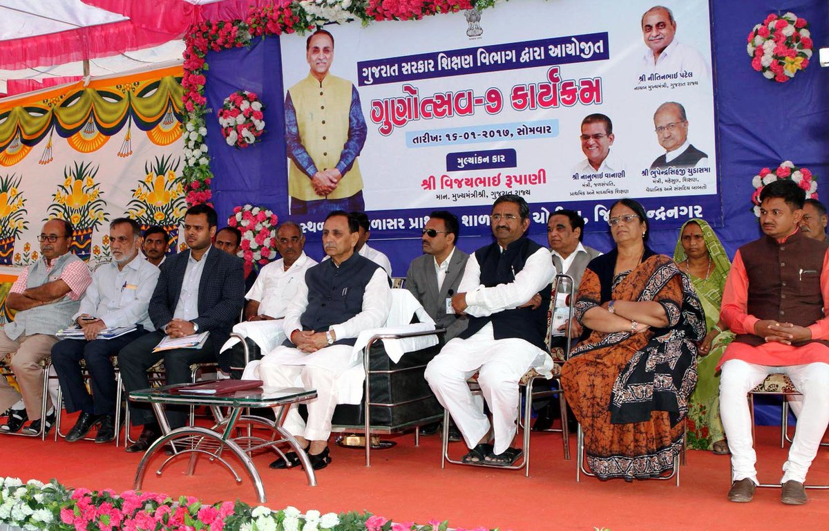 CMOGuj's tweet photo. Guj CM visited primary school at Kalasar village of Chotila taluka in Surendranagar district today &amp; launched 7th edition of #Gunotsav drive https://t.co/Y28vOHb7oB