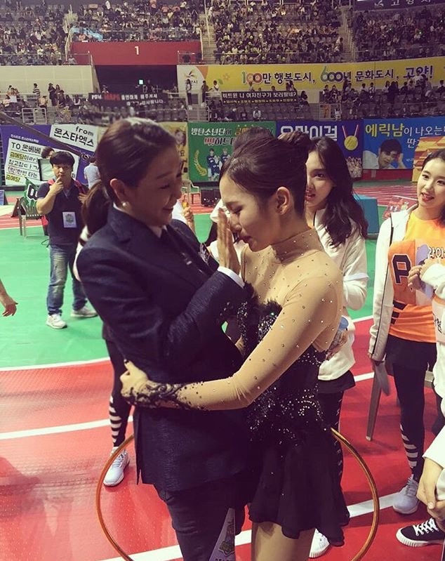 Janzful's tweet photo. ครั้งที่แล้วผิดหวังเสียใจจนร้องไห้เลยไปฝึกมาอย่างหนัก เข่าช้ำไปหมดขาก็มีแต่รอยช้ำมาวันนี้ได้ที่1มินะเคยพูดว่า "ถ้าพยายามก็เป็นได้"👏💗💃🥇 #MINA https://t.co/tr9U6uAjqR
