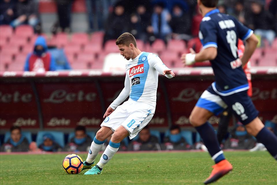 napolista's tweet photo. La vera notizia è l’assist di Jorginho con un suo cross. #NapoliPescara 3-1 vista da Gianluigi Trapani.   
https://t.co/tcChCfEG6I https://t.co/X169uO4jl2