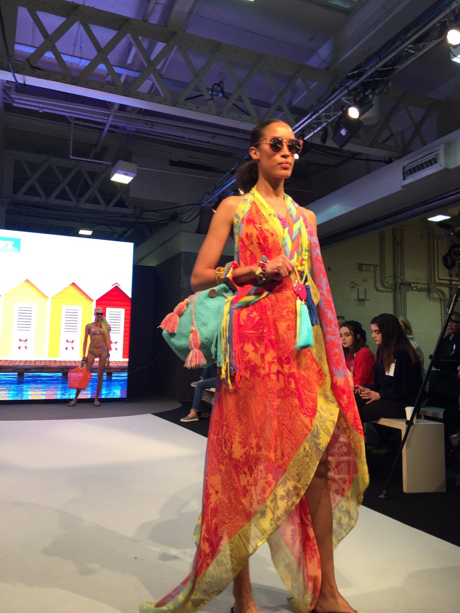 brandnative's tweet image. Hola, another Great ⭐️ star for brandnative at #topdrawerlondon #show #olympia #londonstyle be selected for be in the catwalk Gracias #
