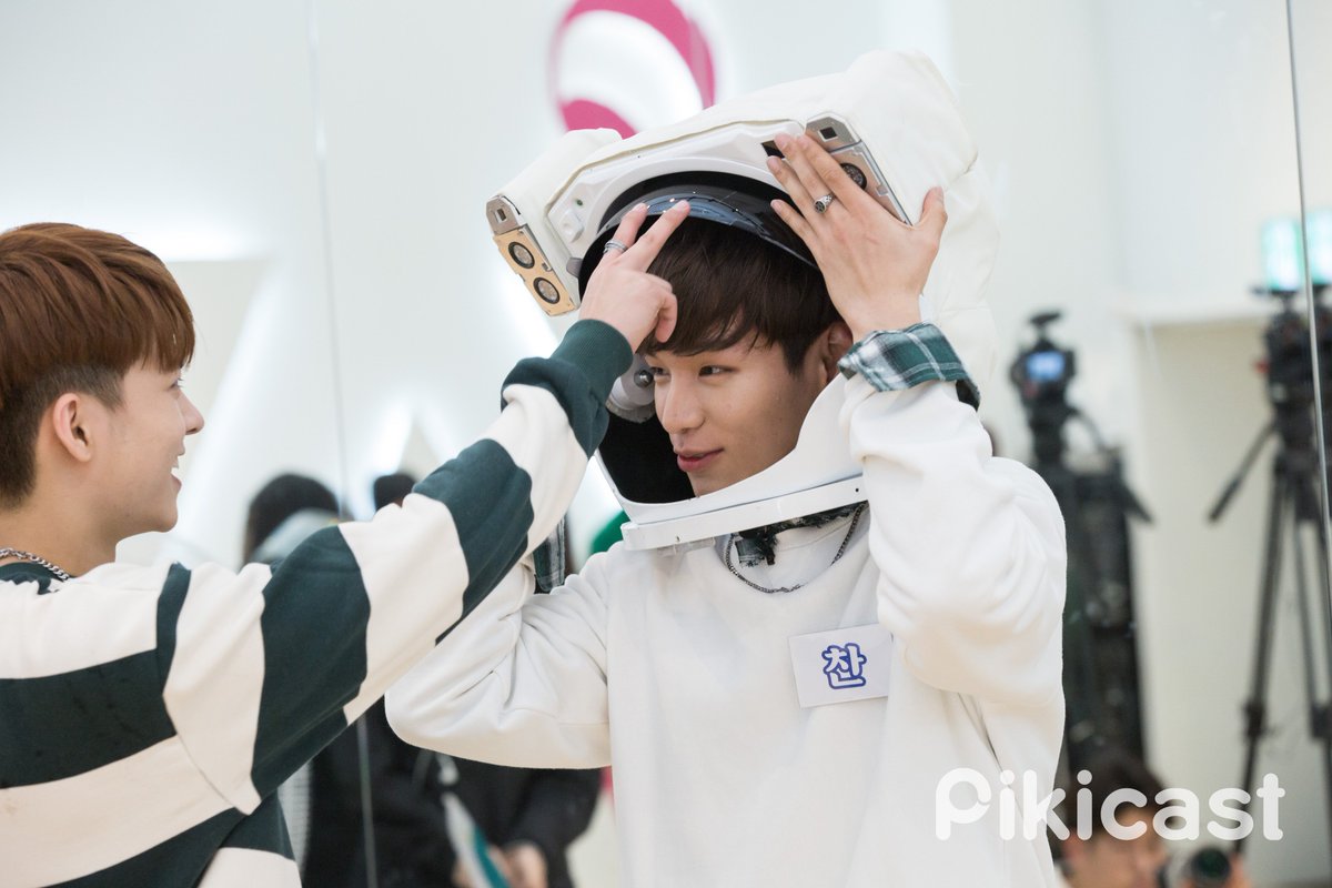 piki_ent's tweet photo. 화질구지라서 속상했을 빅톤 팬들을 위해 원본을 가져와찌( ~˘ ³˘)~♥#7 @VICTON1109 #피키캐스트 #가사분담쇼 #빅톤 본 영상은 요기서 확인! ▶ https://t.co/WWFaN2LR8o https://t.co/J2XSFlIfP3