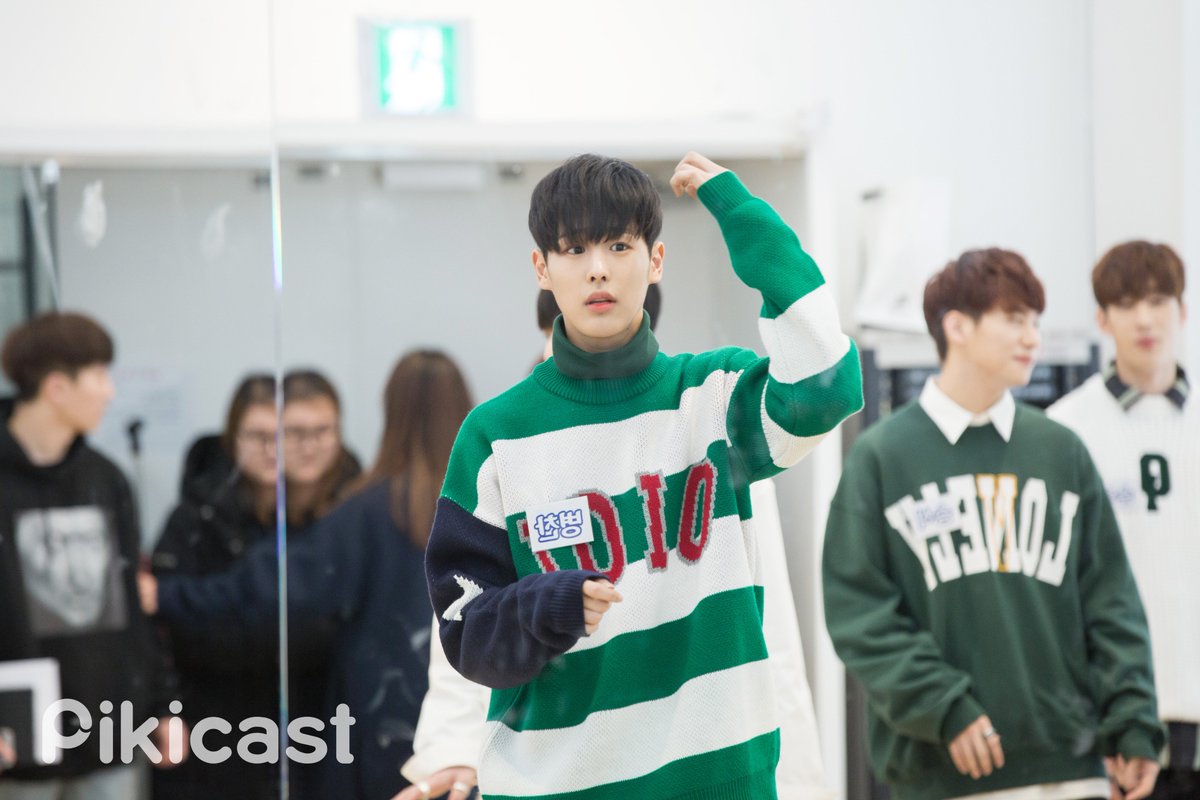 piki_ent's tweet photo. 화질구지라서 속상했을 빅톤 팬들을 위해 원본을 가져와찌( ~˘ ³˘)~♥#1 @VICTON1109 #피키캐스트 #가사분담쇼 #빅톤 본 영상은 요기서 확인! ▶ https://t.co/WWFaN2LR8o https://t.co/xPOczb9ilr