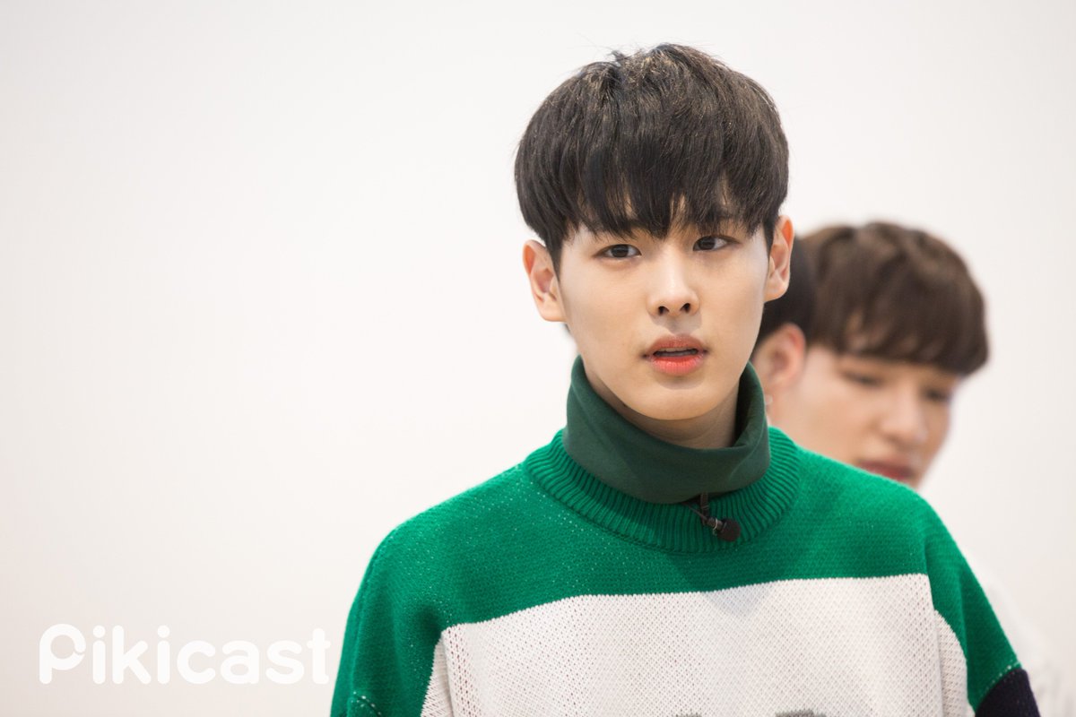 piki_ent's tweet photo. 화질구지라서 속상했을 빅톤 팬들을 위해 원본을 가져와찌( ~˘ ³˘)~♥#3 @VICTON1109 #피키캐스트 #가사분담쇼 #빅톤 본 영상은 요기서 확인! ▶ https://t.co/WWFaN2LR8o https://t.co/uj0ToBWJS1