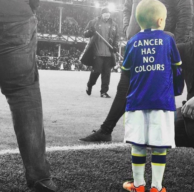Sporf's tweet photo. The photo of the season.

@Bradleysfight 😇💙⚽️ https://t.co/rvZZPHugec